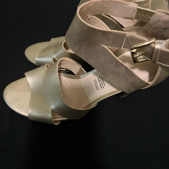 Elegant Cream Women's Heels - Picture 4 of 5